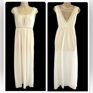 Vintage Long Ivory Slip Square Neckline Lace Detail Size Small